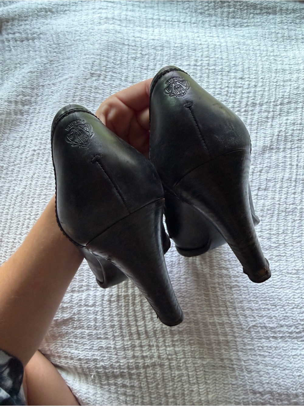 Vintage Gucci Black Leather Heeled Loafers - WITH DAMAGE - Picture 3 of 8